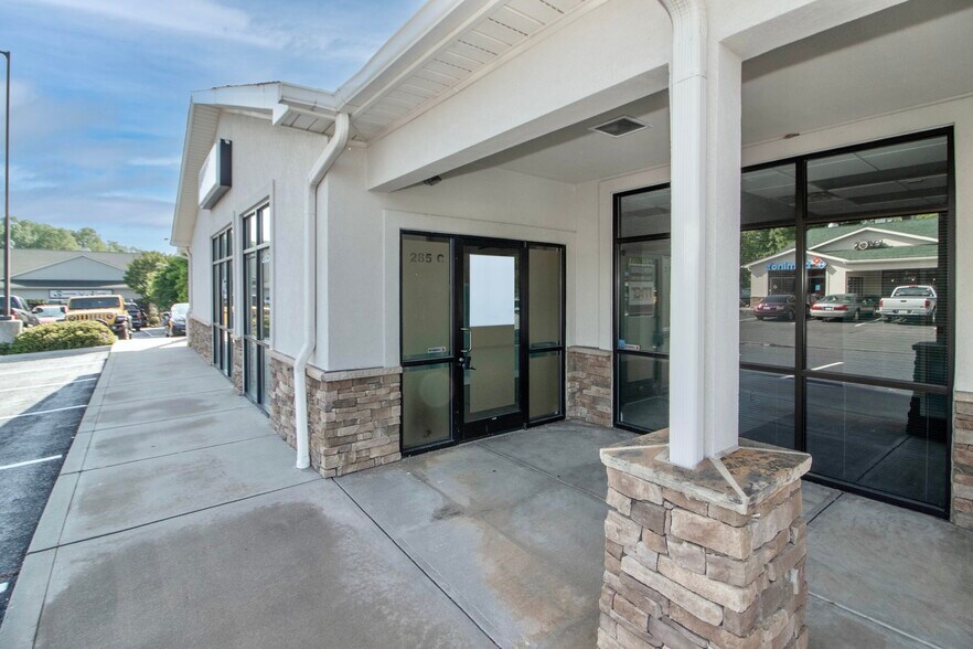 More Photos Of 285 N Main St, Troutman General Retail For Lease