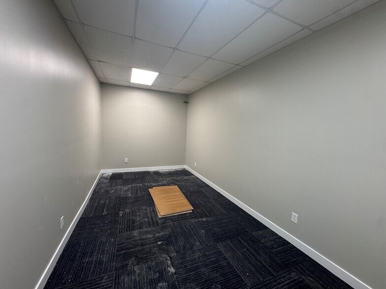 More Photos Of 17230-17232 Bel-Ray Pl, Belton Warehouse For Sale