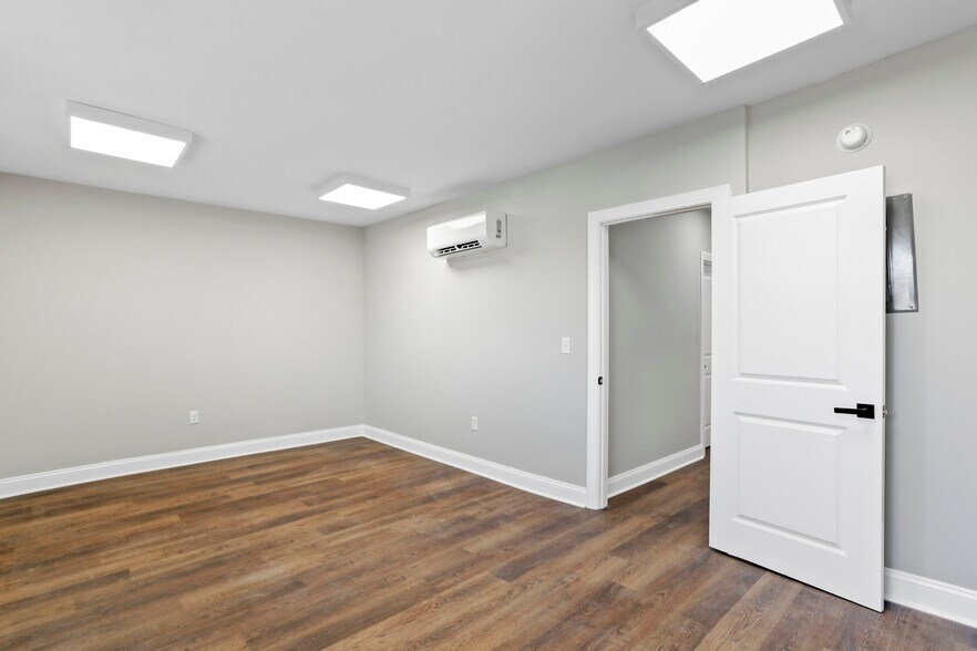 More Photos Of 127 E King St, Martinsburg Office For Lease