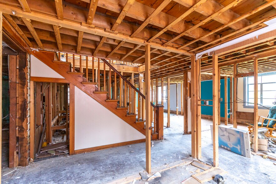 More Photos Of 23 E Main St, Hancock Restaurant For Sale