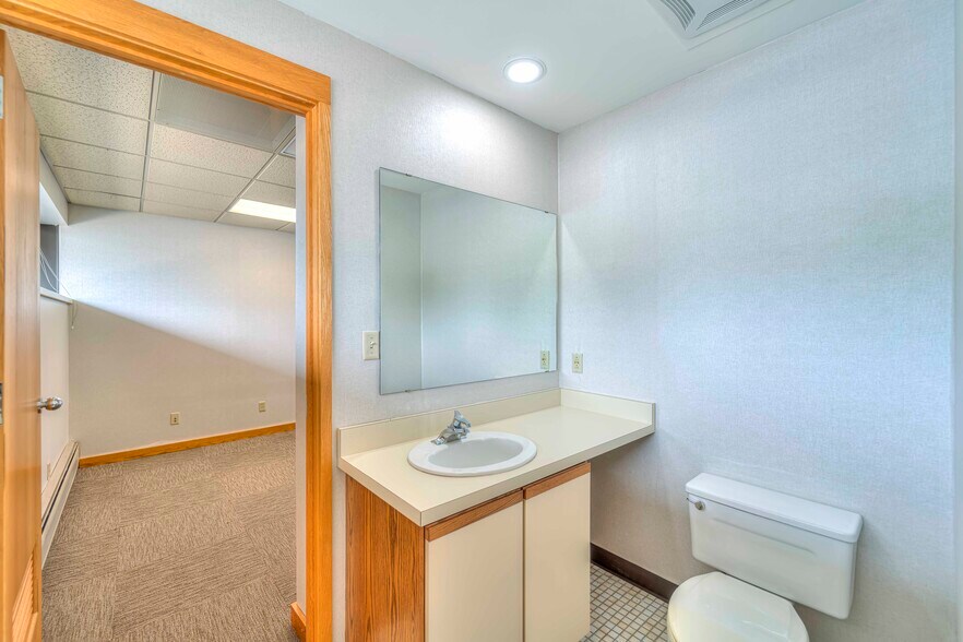 More Photos Of 900 E Michigan Ave, Jackson Office For Lease