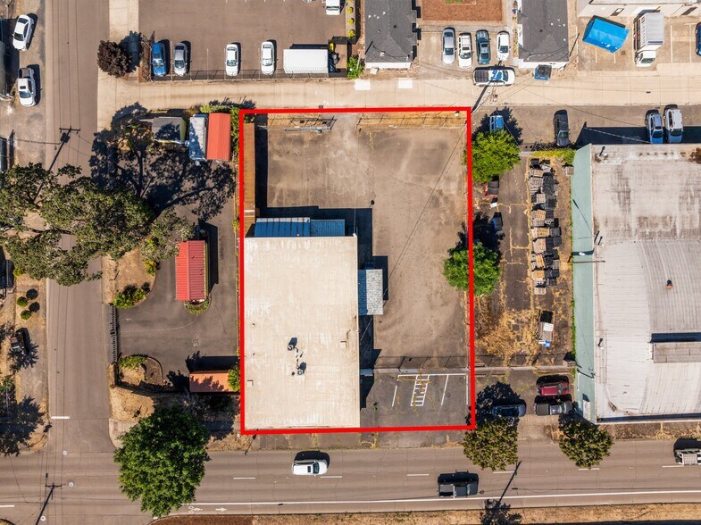 More Photos Of 1375 13th St SE, Salem Office For Sale