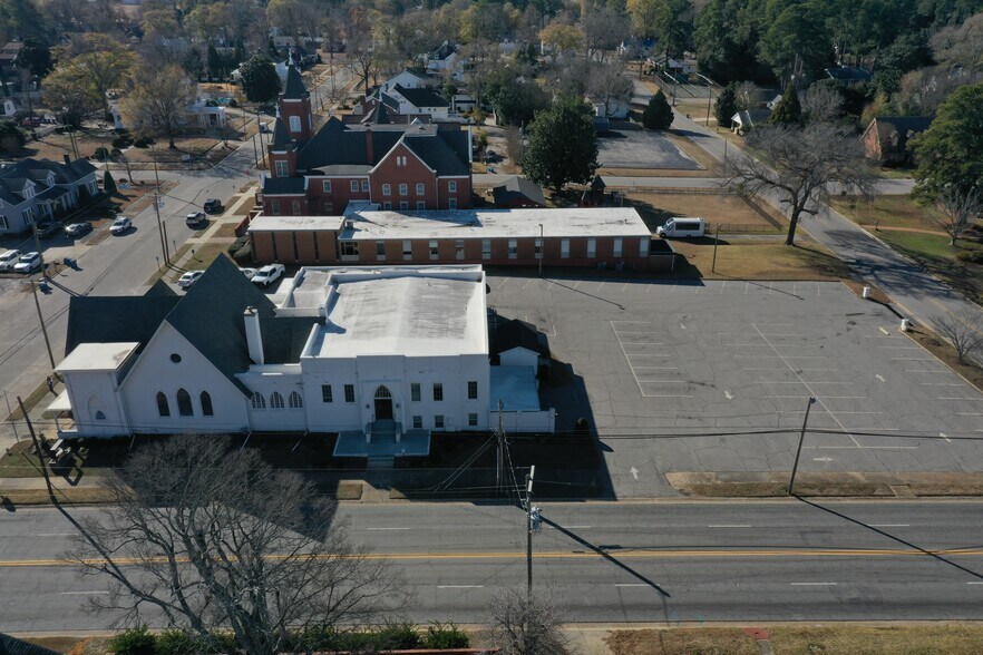 More Photos Of 401 W Cumberland St, Dunn Funeral Home For Sale