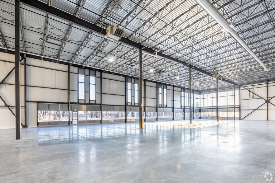 More Photos Of 1075 Boul Bd Gérard-Cadieux, Salaberry-de-valleyfield Distribution For Sale