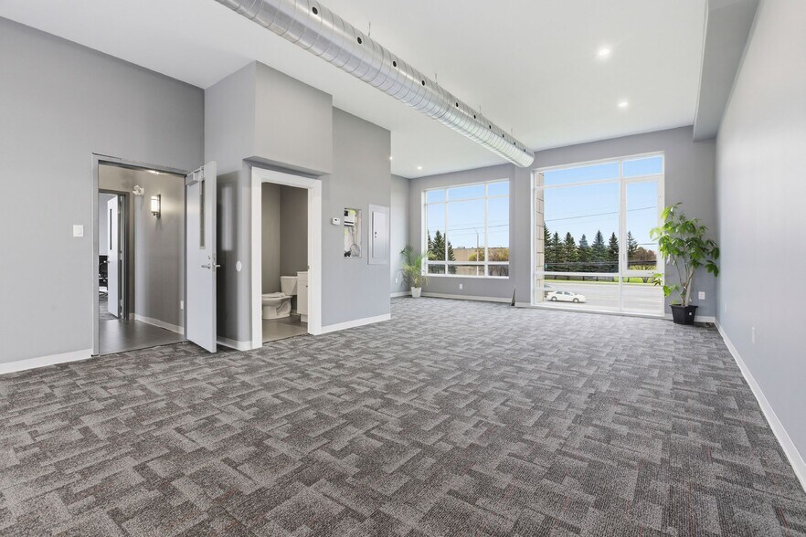 More Photos Of 2500 St. Laurent Blvd, Ottawa Medical For Sale