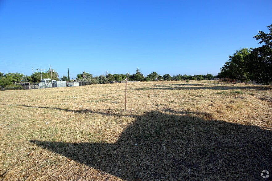 More Photos Of Fruitridge Rd, Sacramento Land For Lease