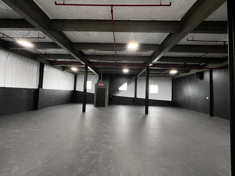 More Photos Of 2 Market St, Webster Warehouse For Lease