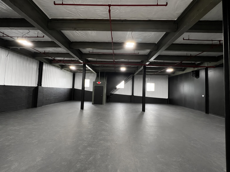More Photos Of 2 Market St, Webster Warehouse For Lease