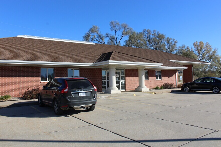 More Photos Of 310 Eastgate Dr, Blair Office For Sale