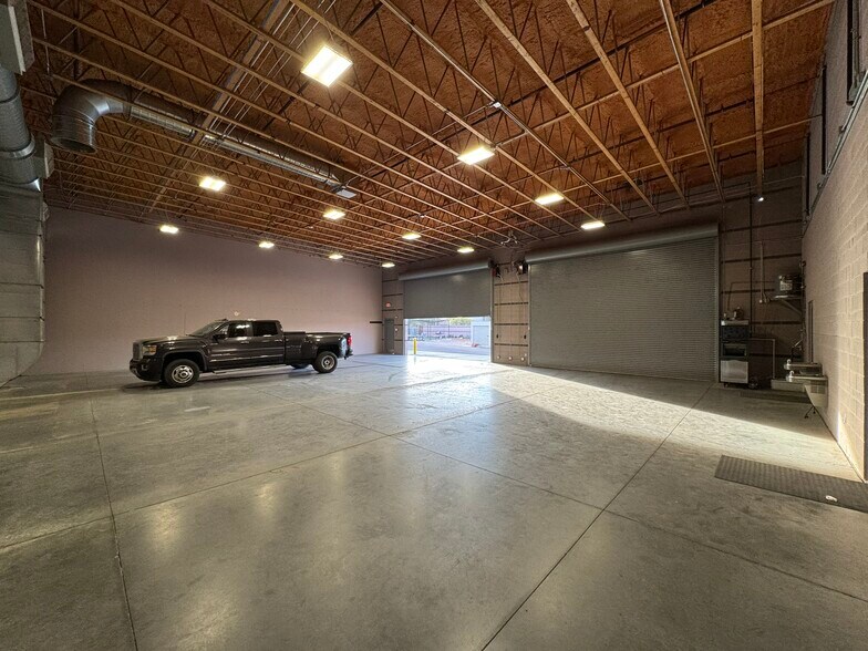 More Photos Of 685 E Geronimo St, Chandler Warehouse For Lease