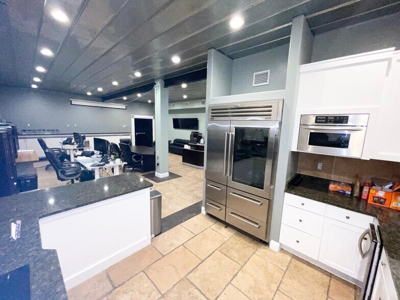 More Photos Of 1155 NE Cleveland St, Clearwater Office Residential For Lease