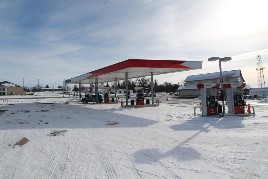More Photos Of 1220 Janesville Ave, Fort Atkinson Storefront For Sale