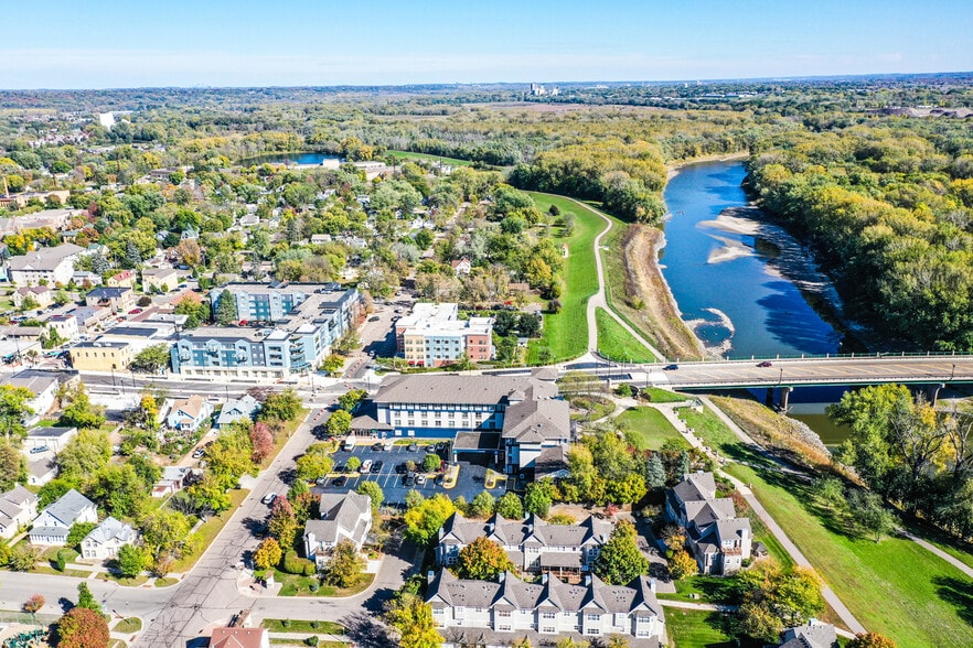 More Photos Of 1 River Bend Pl, Chaska Hotel For Sale