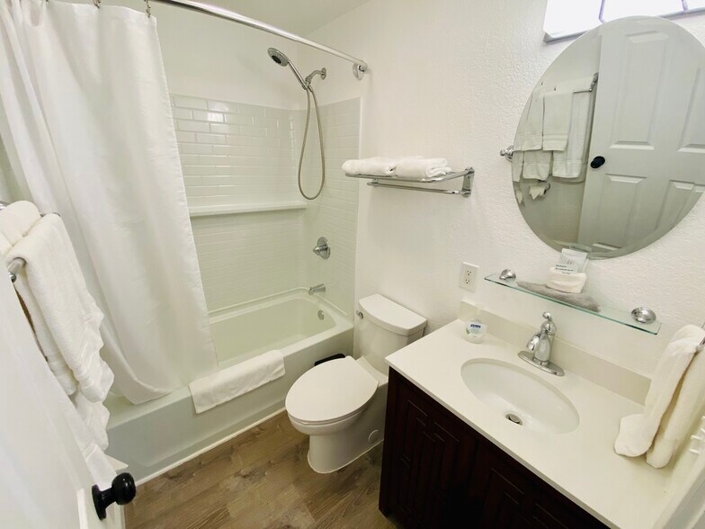 More Photos Of 104 Scudder Ln, Wimberley Hotel For Sale