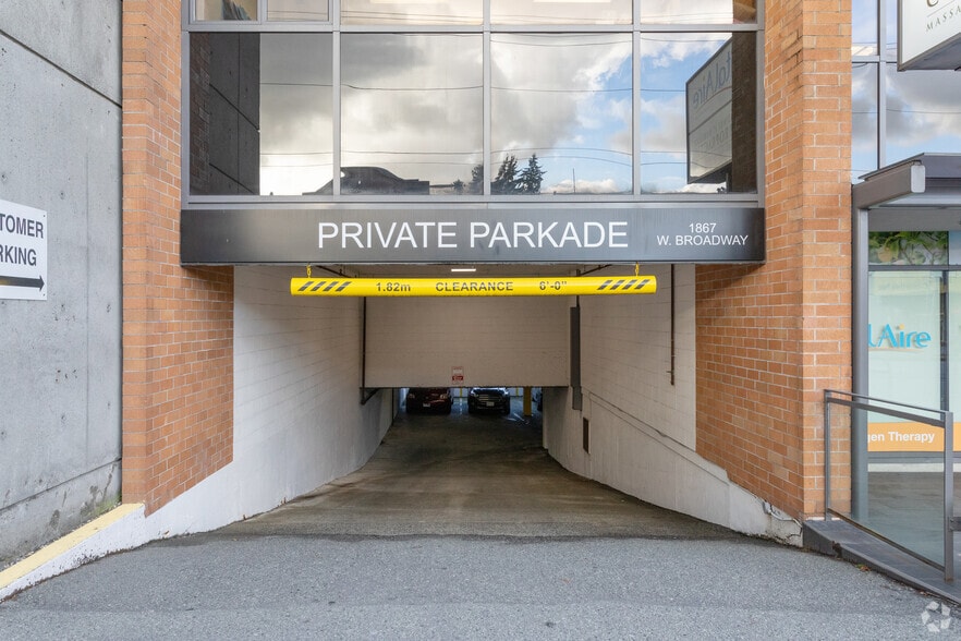 More Photos Of 1861-1869 Broadway W, Vancouver Medical For Lease