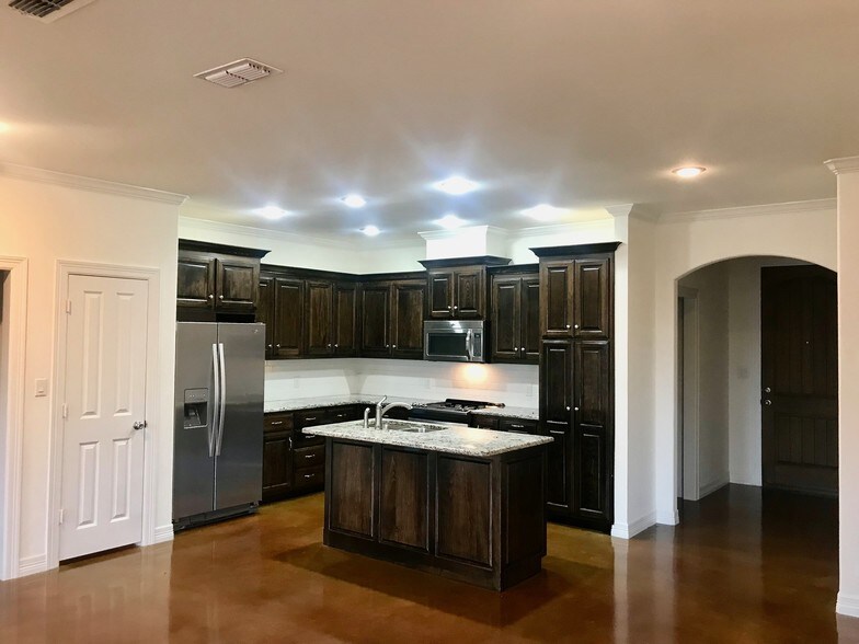 More Photos Of 2980 Elkton Trl, Tyler Apartments For Sale