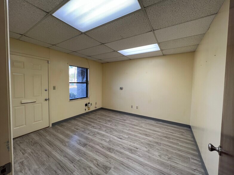 More Photos Of 550 Balmoral Cir N, Jacksonville Medical For Sale