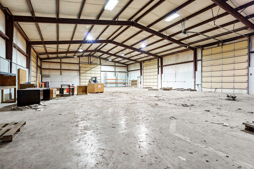 More Photos Of 10910 N County Road 3010, Lindsay Warehouse For Sale