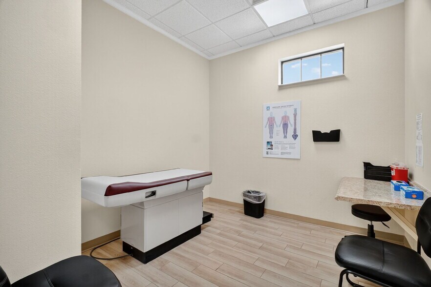 More Photos Of 1511 Buenos Aires Blvd, Lady Lake Funeral Home For Lease