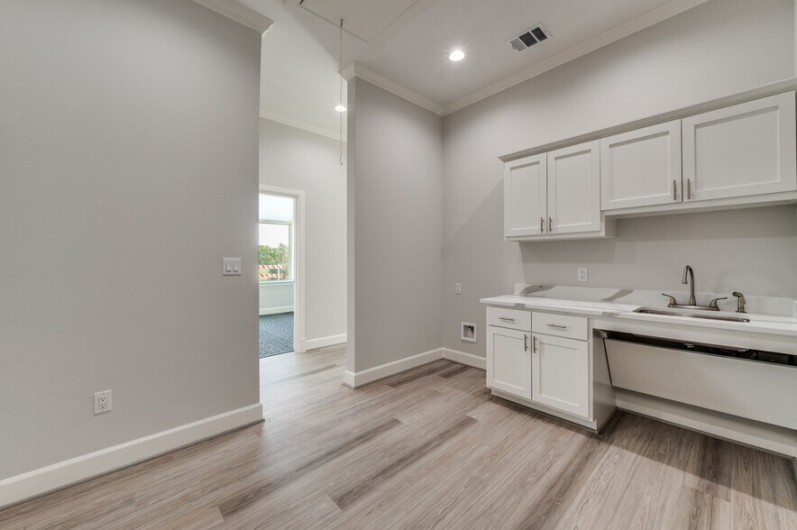 More Photos Of 1630 W Prosper Trl, Prosper Unknown For Lease