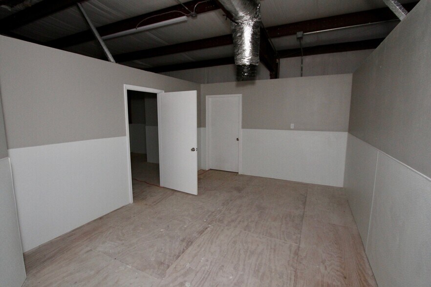 More Photos Of 11518 Bogs Rd, Tomball Shelter For Sale