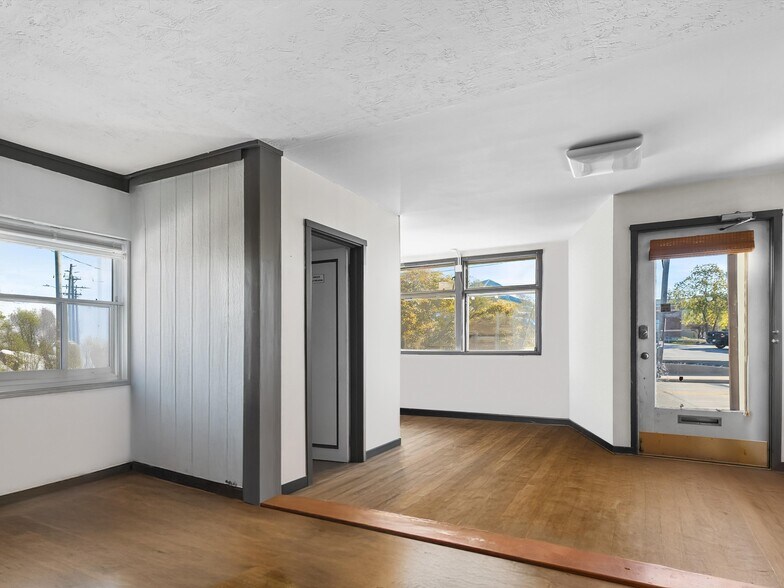 More Photos Of 914 S 10th St, Manitowoc Storefront Retail Residential For Sale