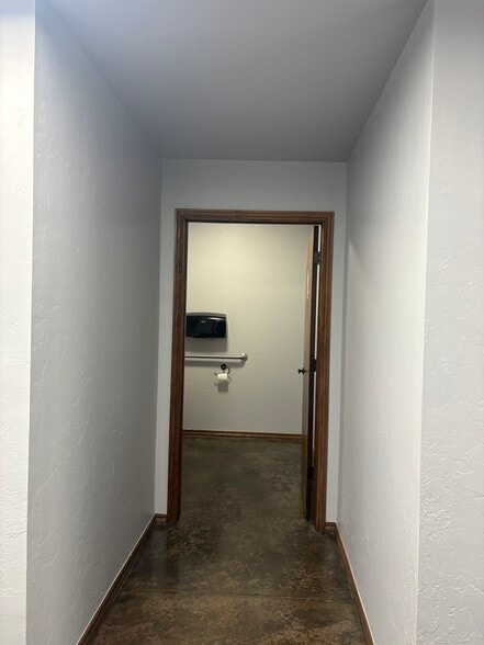 More Photos Of 9708 NW 6th St, Oklahoma City Distribution For Lease