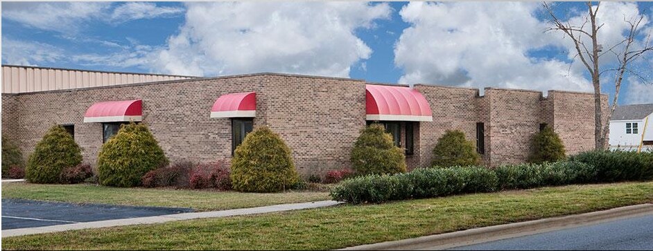 Primary Photo Of 5130 Hendersonville Rd, Fletcher Coworking Space