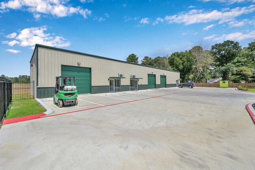 More Photos Of 503 Hufsmith, Tomball Warehouse For Lease