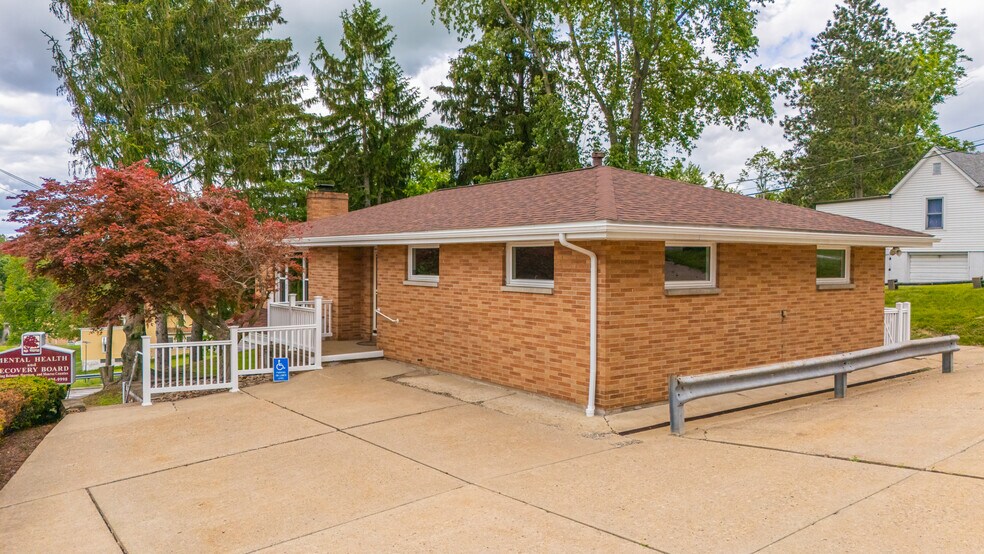 More Photos Of 99 N Sugar St, Saint Clairsville Flex For Sale