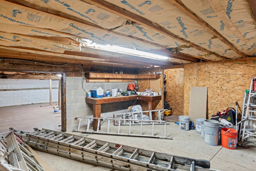 More Photos Of 20704 Ashburn Rd, Ashburn Unknown For Lease