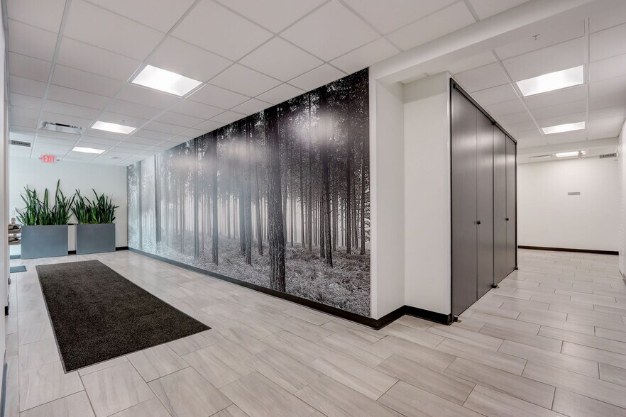 More Photos Of 3077 N Mayfair Rd, Wauwatosa Medical For Lease