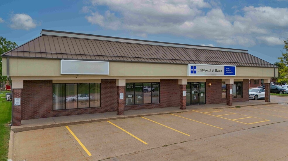 More Photos Of 290-298 Blairs Ferry Rd NE, Cedar Rapids Storefront Retail Office For Sale