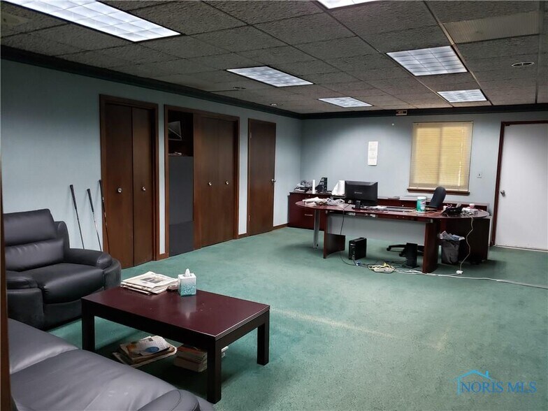 More Photos Of 410 Ryder Rd, Toledo Office For Sale
