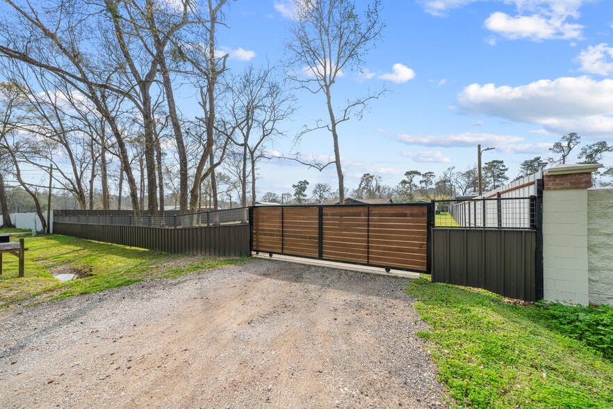More Photos Of 29519 W Hawthorne Dr, Spring Flex For Sale