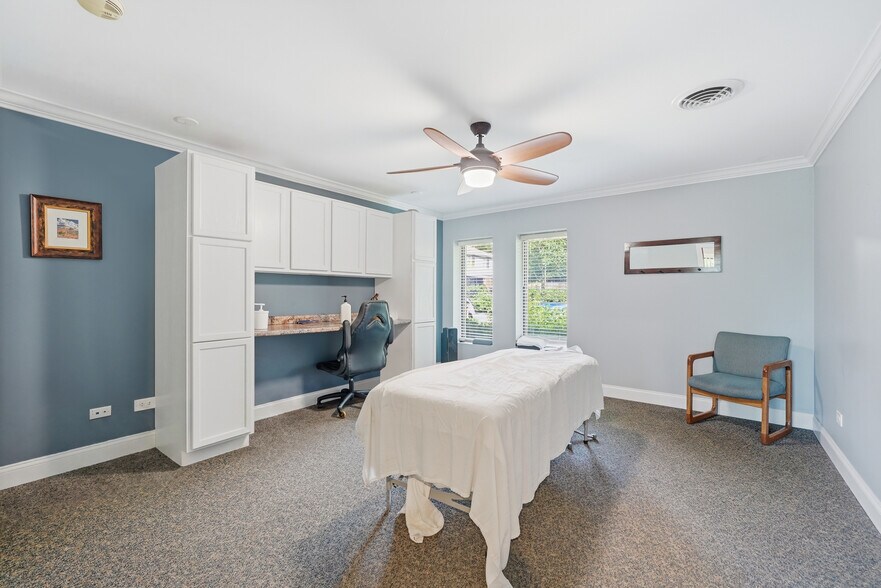 More Photos Of 8265 S Archer Ave, Willow Springs Medical For Sale
