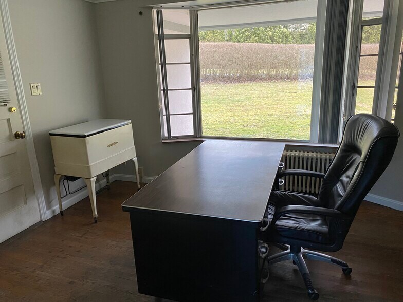 More Photos Of 1720 Valley View Rd, Hermitage Office For Sale