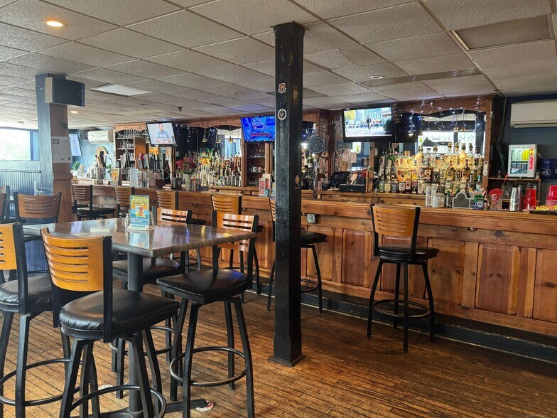 More Photos Of 164 Main St, Portland Restaurant For Sale