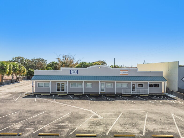 Primary Photo Of 105-111 Cleveland Ave, Cocoa Beach Storefront For Lease