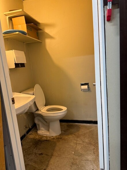 More Photos Of 20962 Dalton Rd, Georgina Storefront For Sale