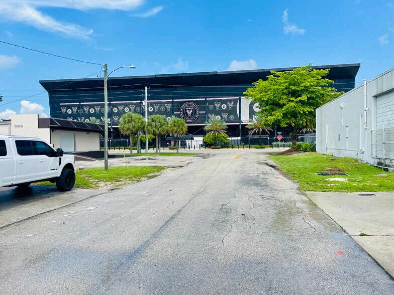 More Photos Of 1120-1140 NW 54th St, Fort Lauderdale Warehouse For Lease