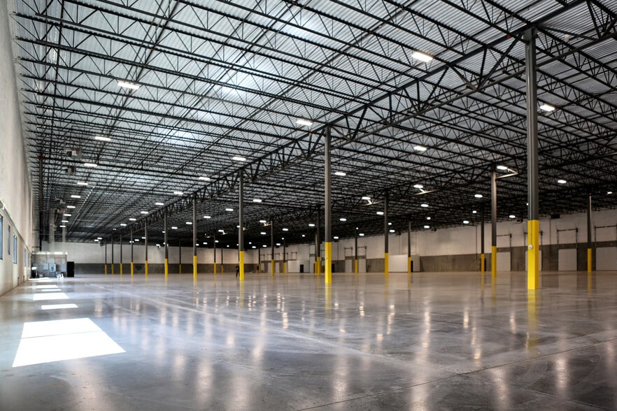 More Photos Of 118 Iron Mountain Rd, Mine Hill Warehouse For Lease