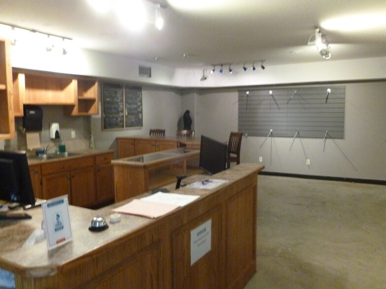 More Photos Of 2319B Taylor Dr, Red Deer Unknown For Lease