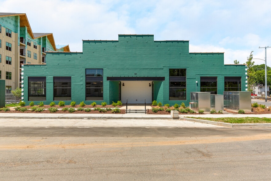 More Photos Of 921 Cherokee Ave, Nashville Storefront Retail Office For Lease