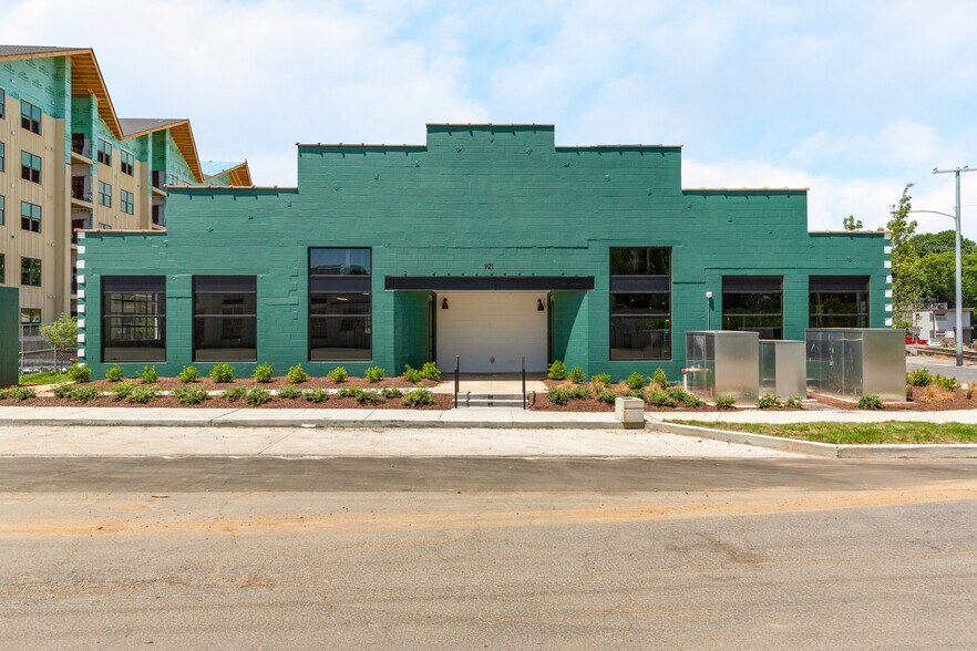 More Photos Of 921 Cherokee Ave, Nashville Storefront Retail Office For Lease