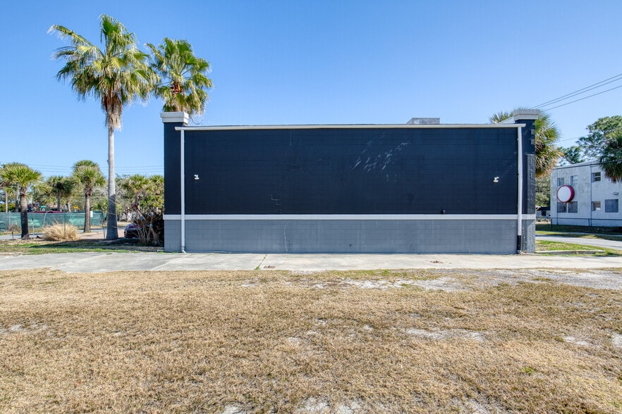 More Photos Of 566 Ballough Rd, Daytona Beach Warehouse For Lease