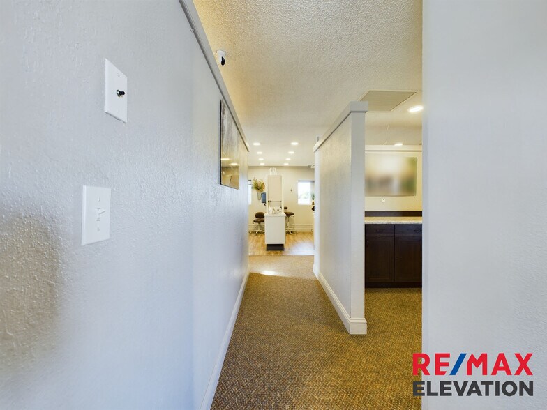 More Photos Of 915 W Fetterman St, Buffalo Office For Sale
