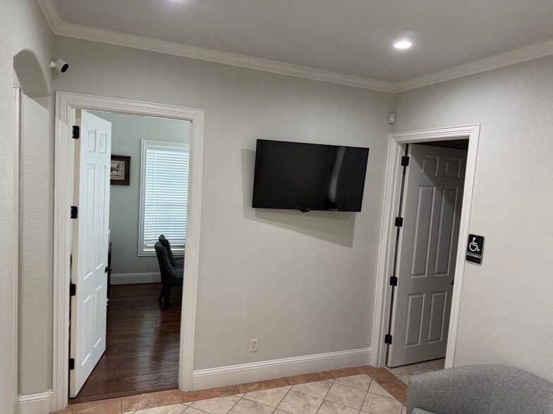 More Photos Of 4016 Gateway Dr, Colleyville Office For Sale