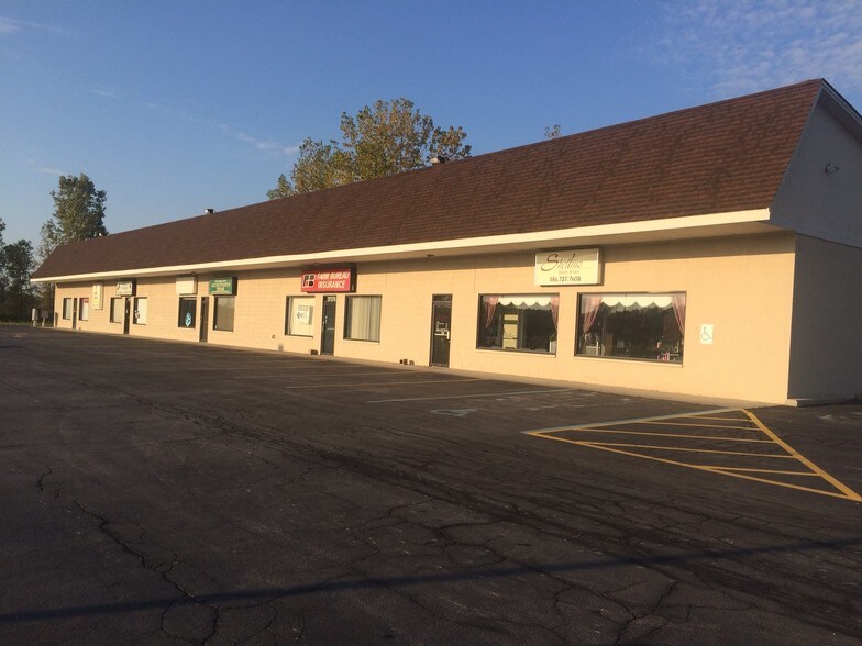 Primary Photo Of 37270-37284 31 Mile Rd, Richmond Storefront For Lease