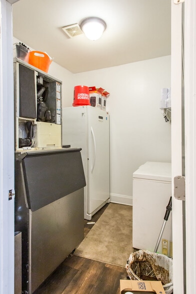 More Photos Of 3005 US Highway 84, Blackshear Storefront For Sale